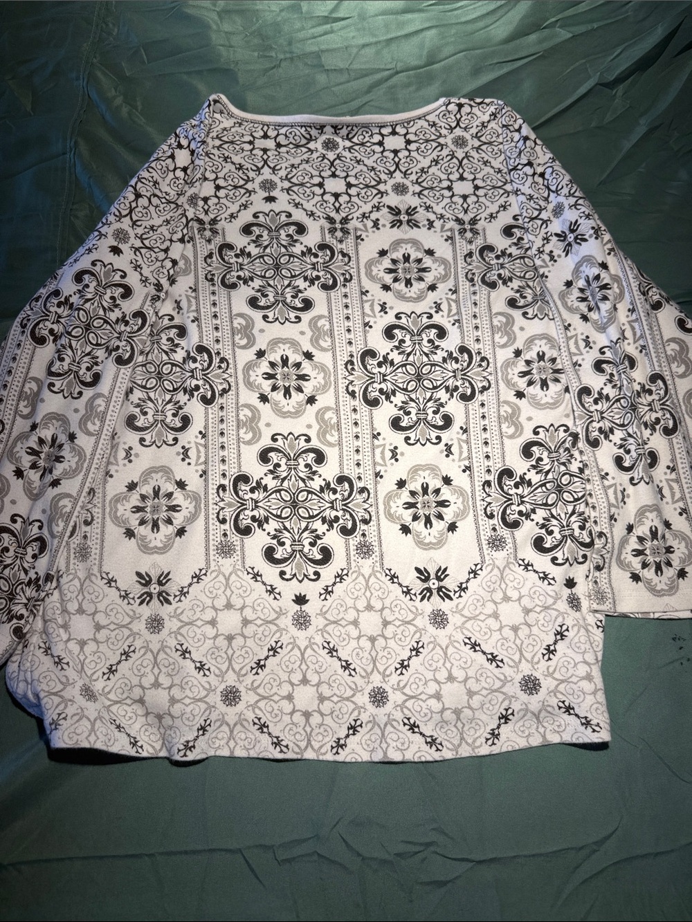 Women's White Long Sleeve Printed Scoop Neck Top - Picture 3 of 3